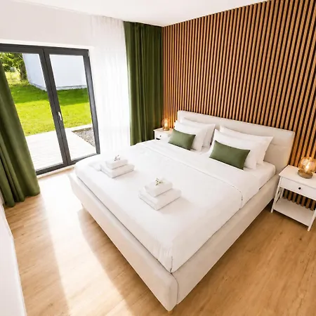 Javorná Living Apartamento Cachrov